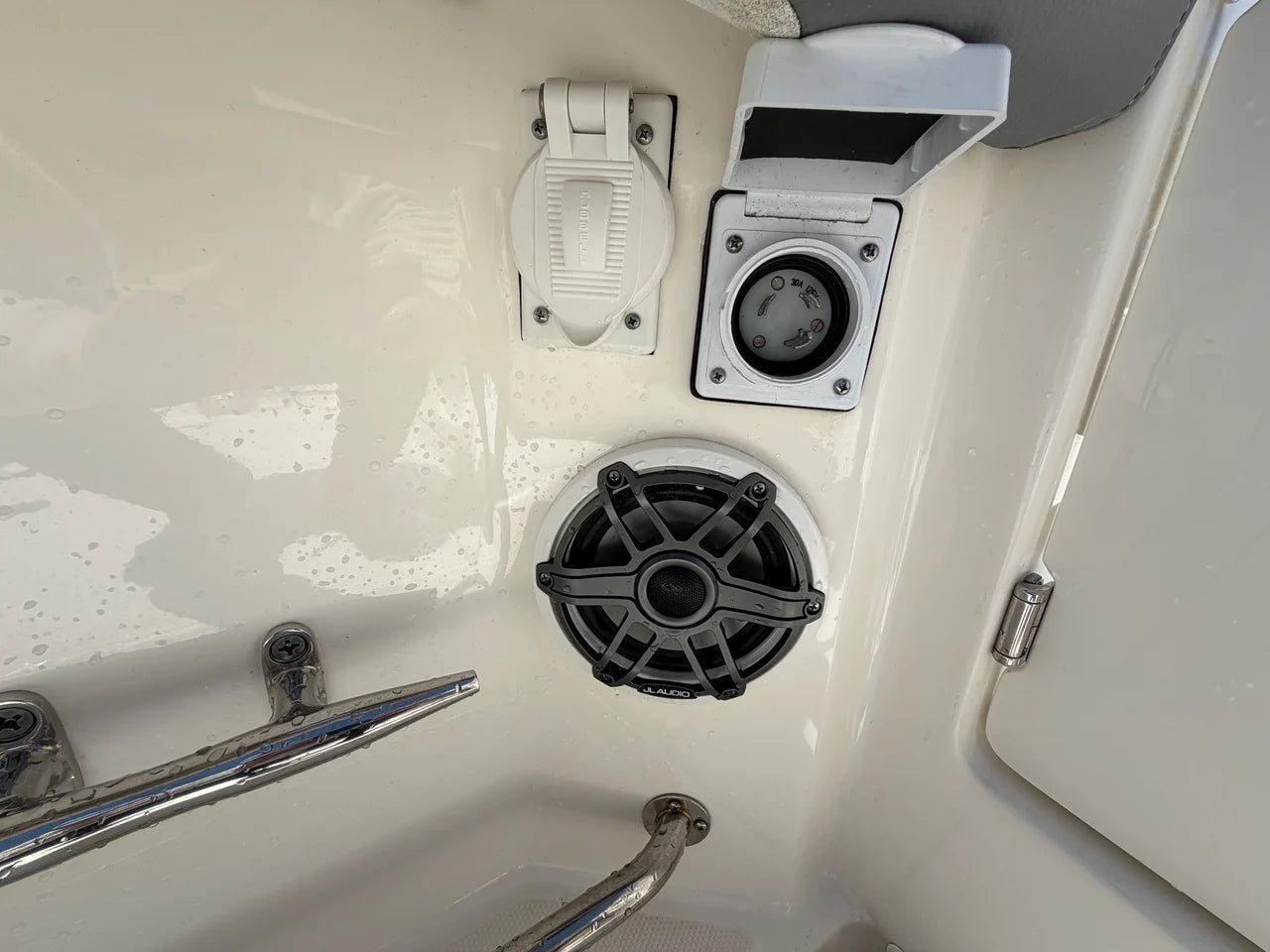 2024 Boston Whaler 330 OUTRAGE 33.0 feet, Huntington, NY #15