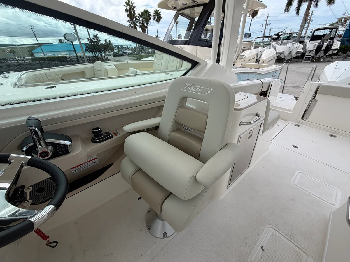 2027 Boston Whaler 280 Vantage 28.0 feet, Stuart, Florida #23