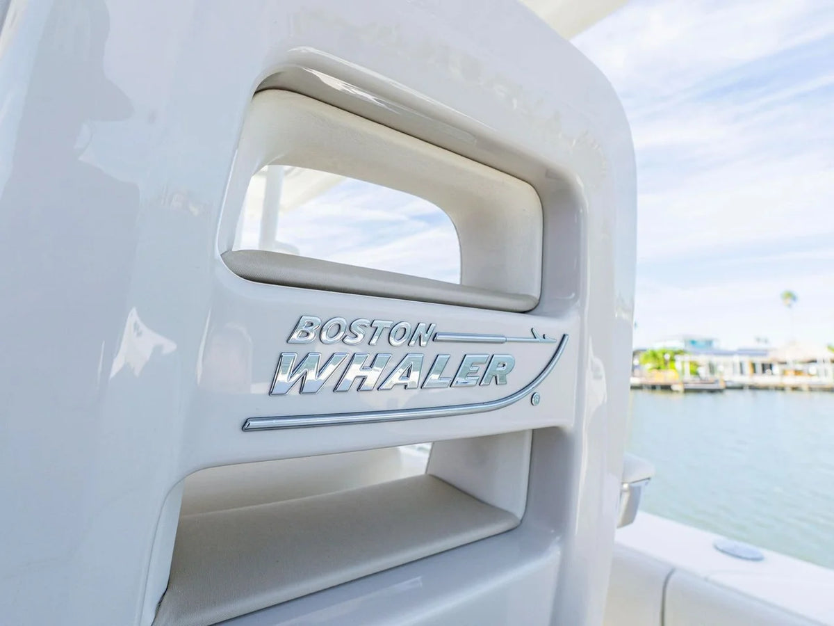 2022 Boston Whaler 330 OUTRAGE 33.0 feet, St Petersburg, FL #25
