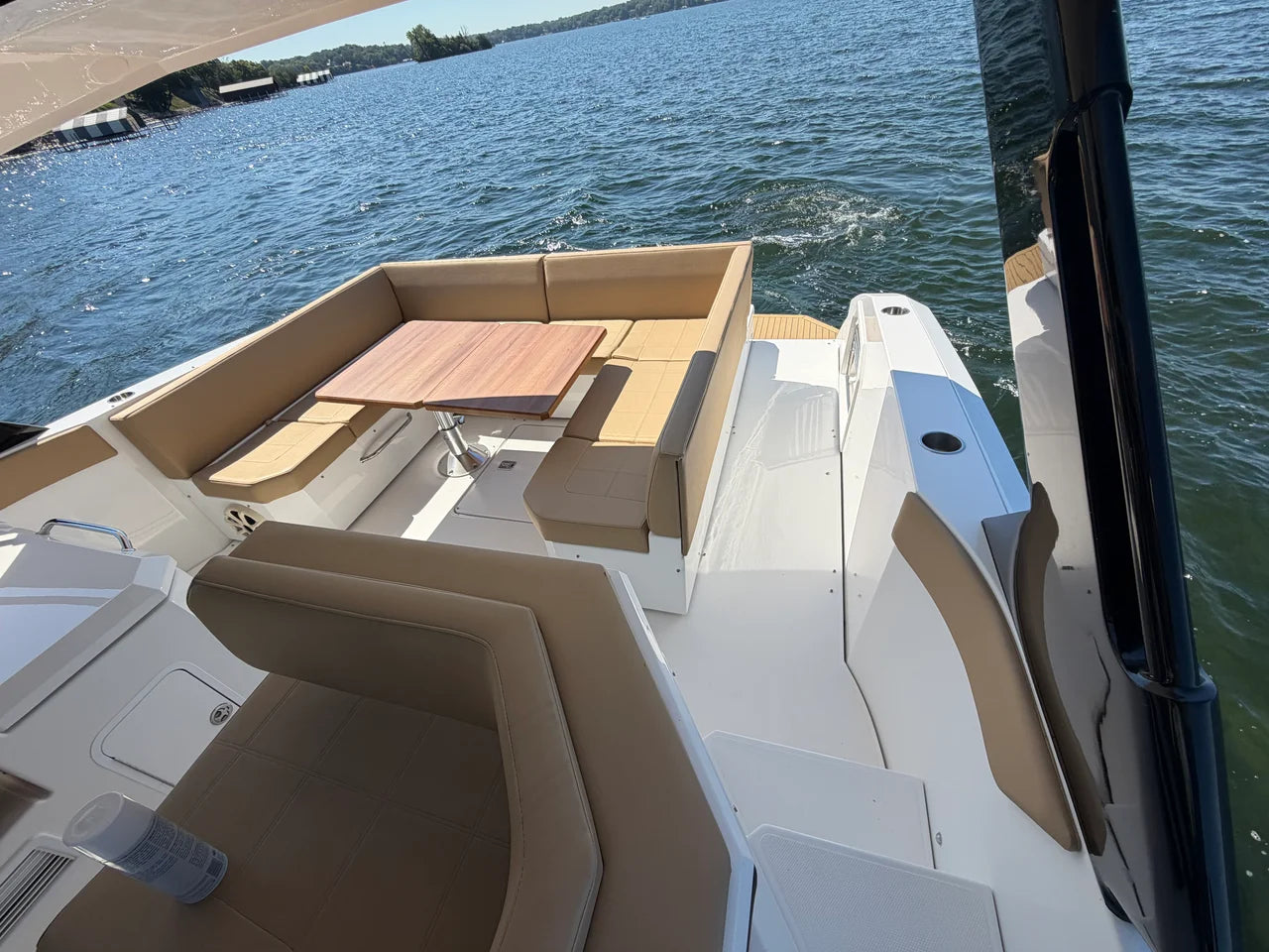2015 Cruisers Yachts 390 EXPRESS COUPE 39.0 feet, Excelsior, Minnesota #60