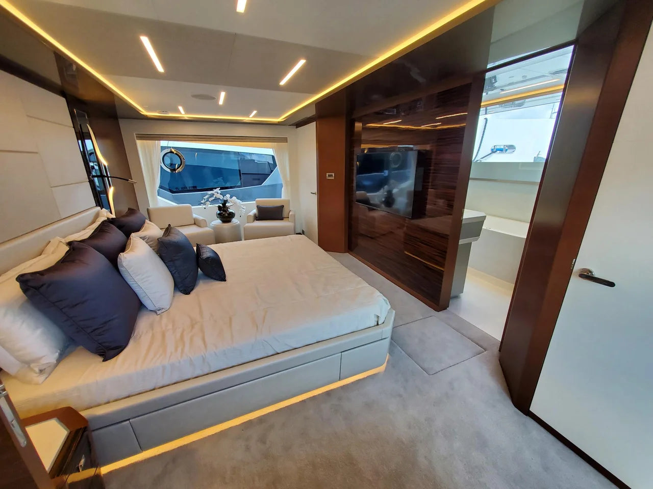2021 Ocean Alexander 28R 90.0 feet, Wrightsville Beach, North Carolina #6