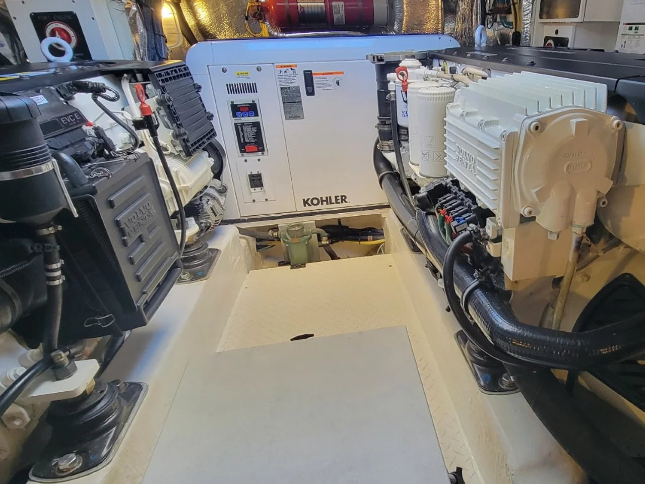 2015 Cruisers Yachts 41 CANTIUS 42.0 feet, Venice, Florida #44