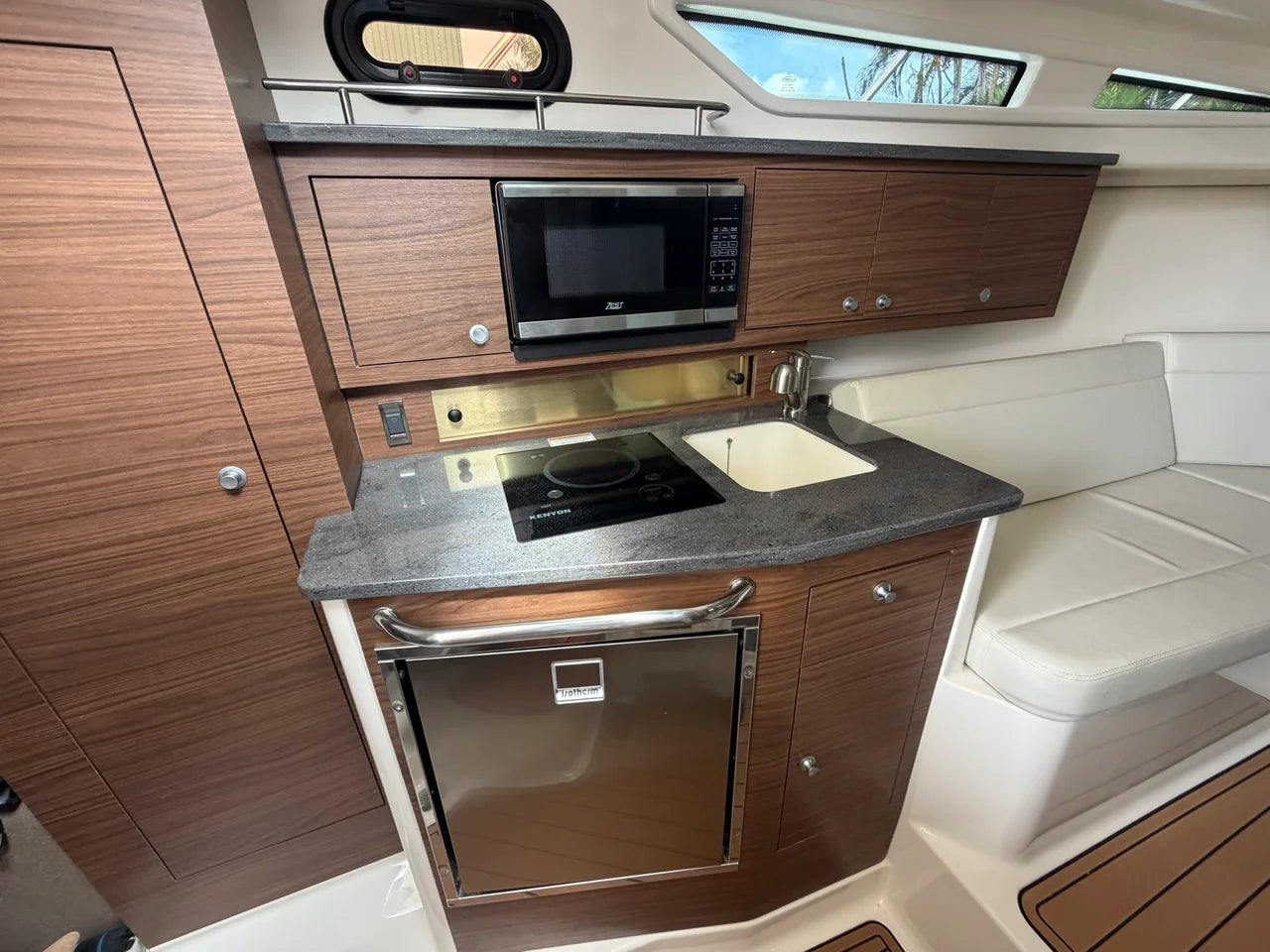 2023 Boston Whaler 325 CONQUEST 32.0 feet, Naples, FL #48