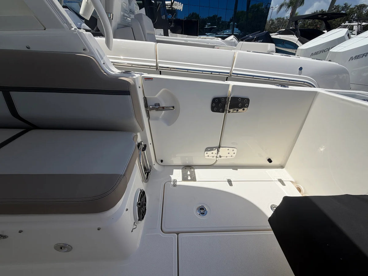 2027 Boston Whaler 330 Vantage 33.0 feet, Stuart, Florida #11