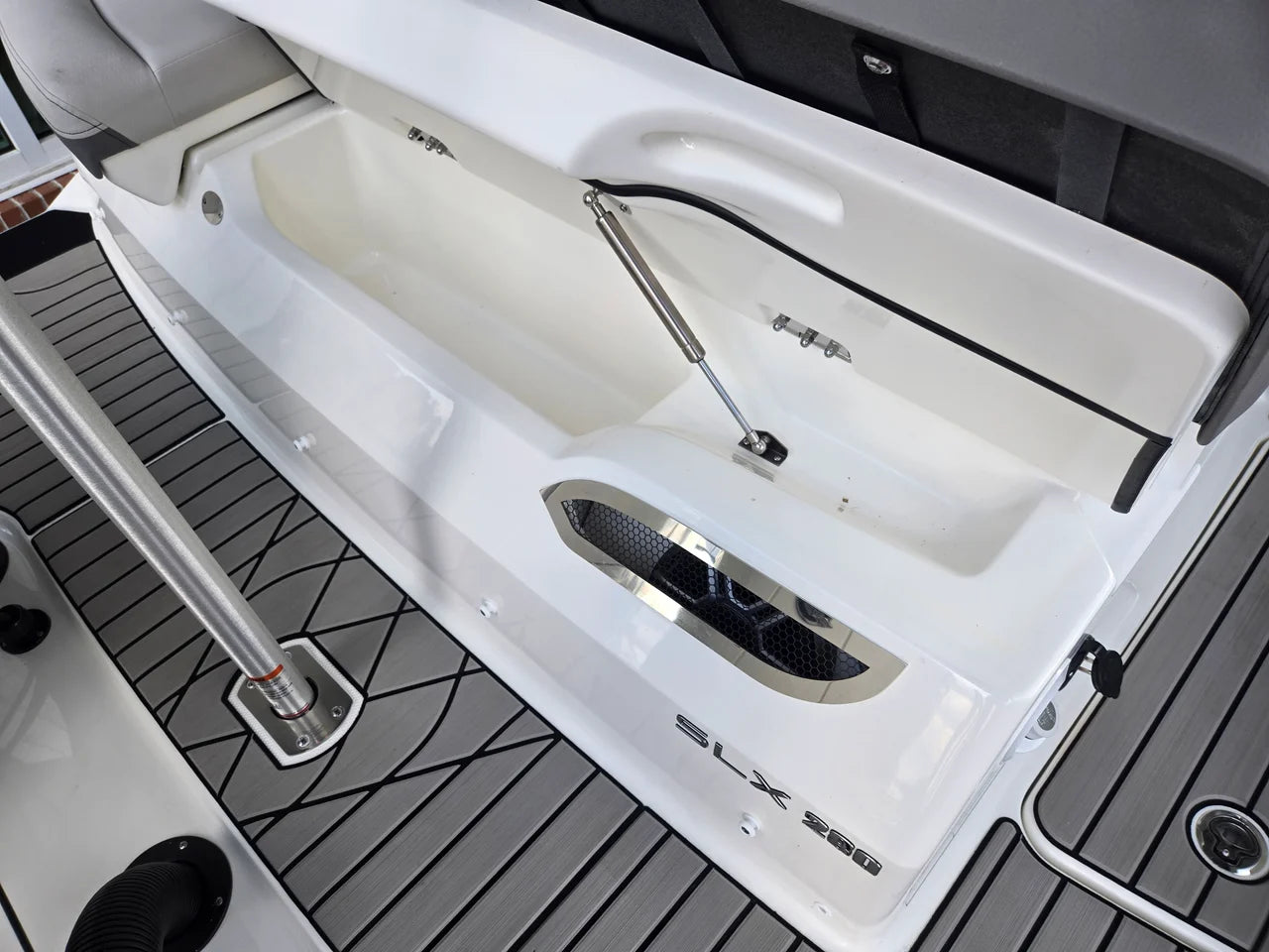 2027 Sea Ray SLX 280 Outboard 28.0 feet, Charleston, SC #5
