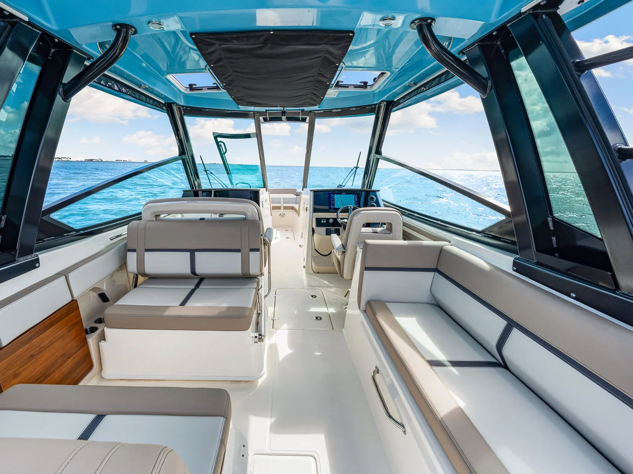 2026 Boston Whaler 330 Vantage 33.0 feet, Clearwater, Florida #47