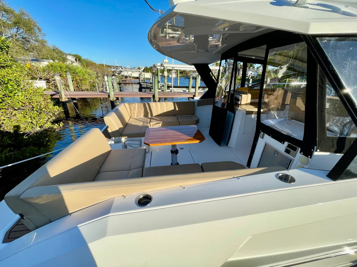 2016 Cruisers Yachts 390 EXPRESS COUPE 39.0 feet, Stuart, FL #9