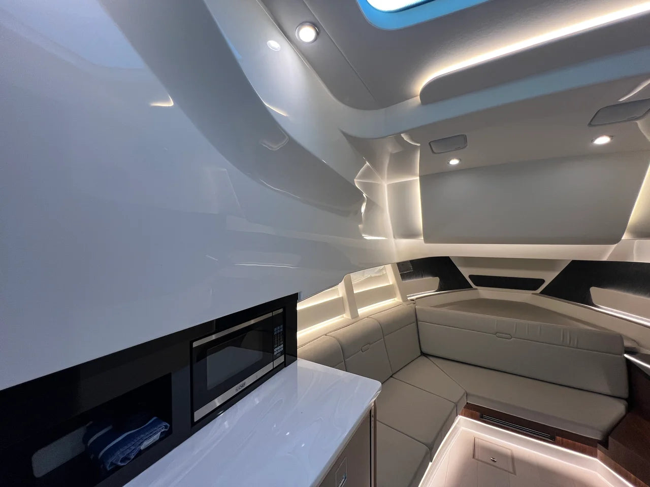2023 Sea Ray 370 SUNDANCER OB 37.0 feet, Huntington, NY #45