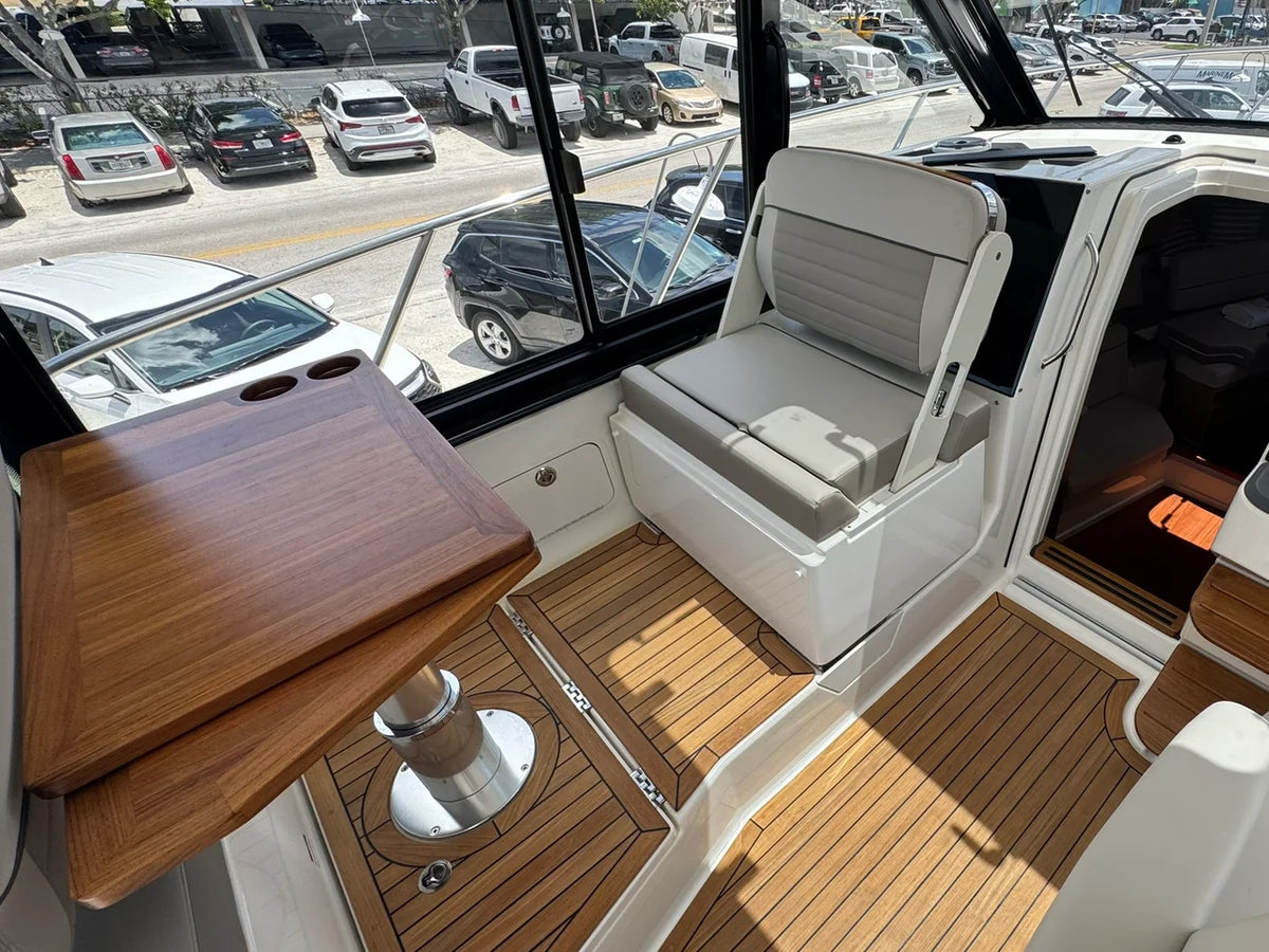 2025 Boston Whaler 365 Conquest 36.0 feet, Naples, Florida #27