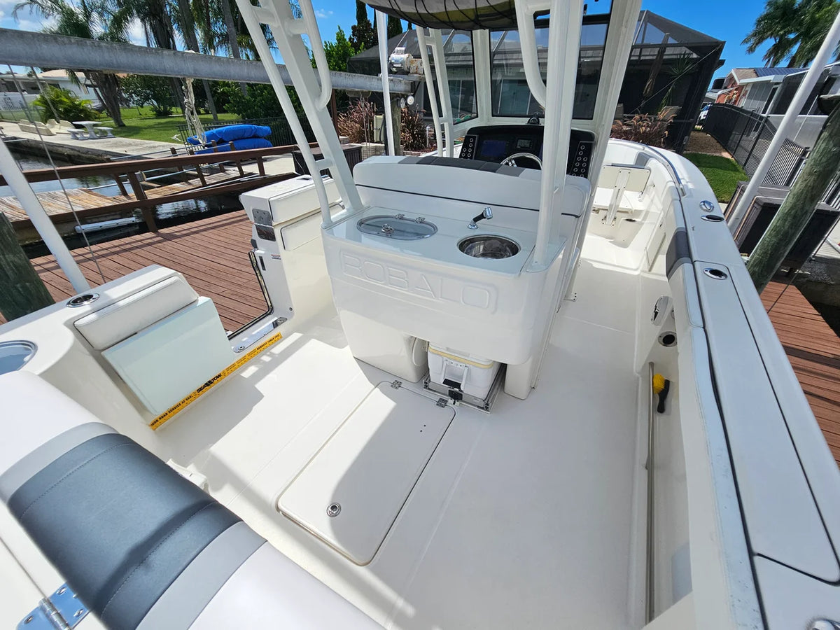 2020 Robalo R272 27.0 feet, Clearwater, FL #33