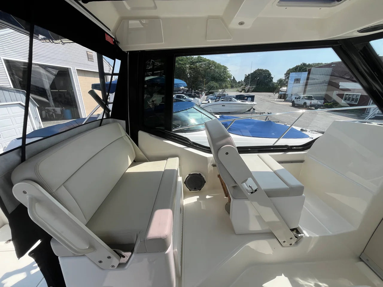 2025 Boston Whaler 325 CONQUEST 32.0 feet, Westbrook, CT #22