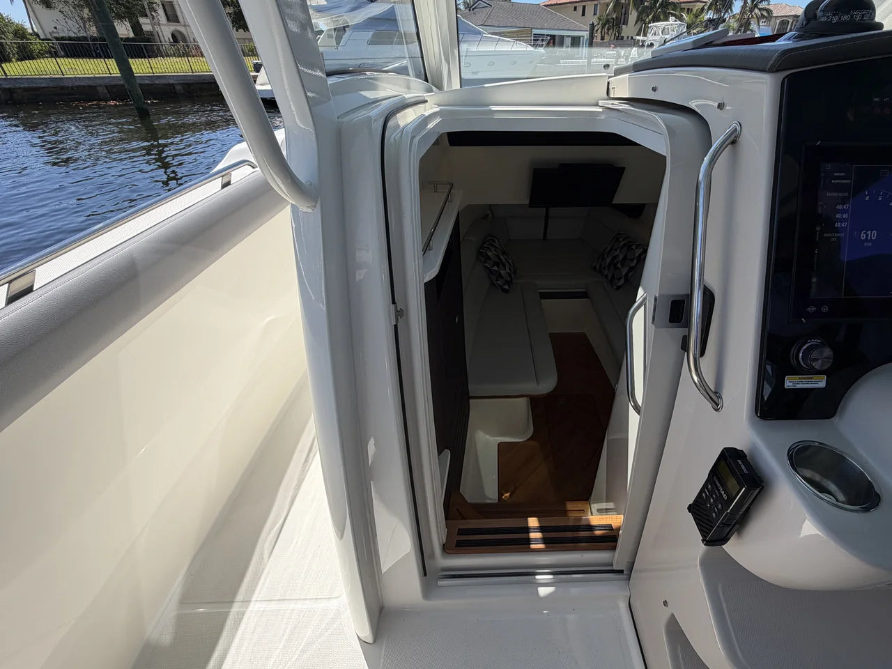 2024 Boston Whaler 350 REALM 35.0 feet, Pompano Beach, Florida #76