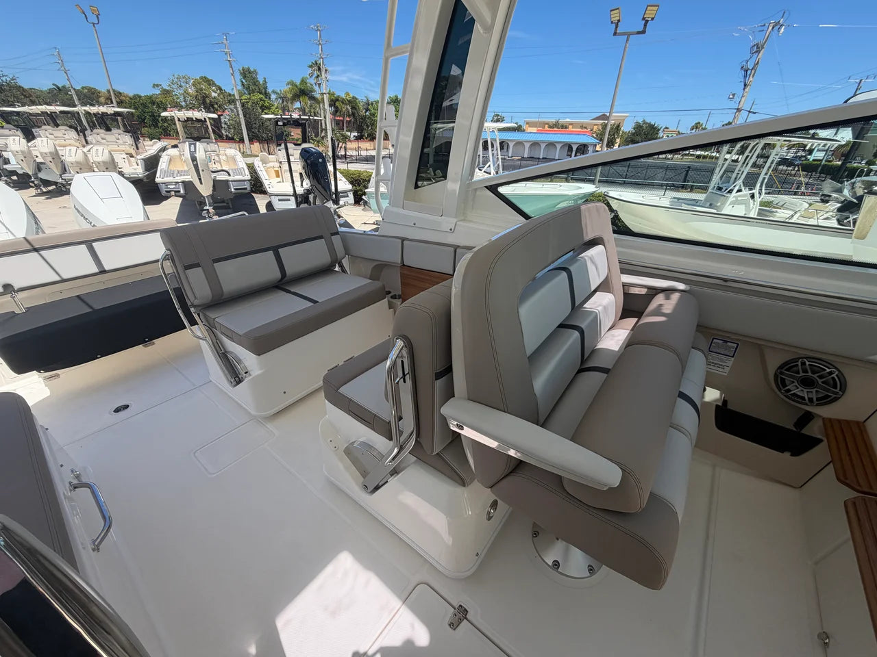 2027 Boston Whaler 330 Vantage 33.0 feet, Stuart, Florida #18