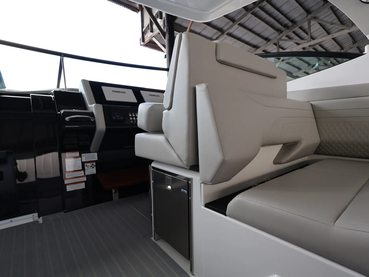 2026 Cruisers Yachts 38 GLS Outboard 38.0 feet, Naples, Florida #24