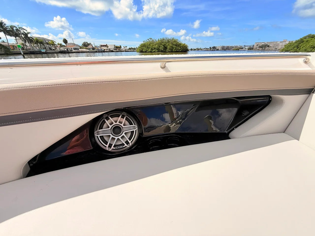 2027 Boston Whaler 330 Vantage 33.0 feet, St Petersburg, FL #85