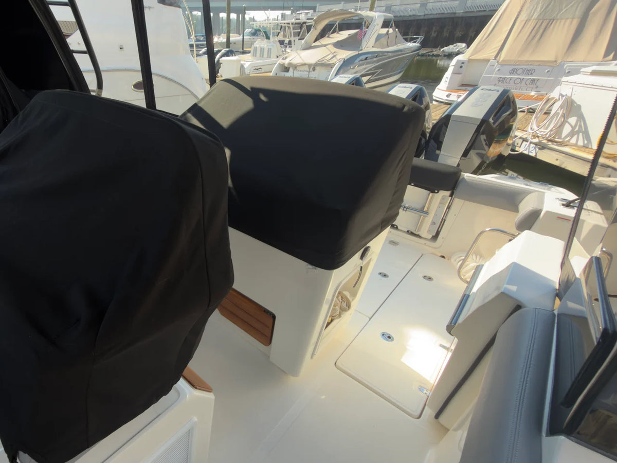 2025 Boston Whaler 350 REALM 35.0 feet, Greenwich, CT #41