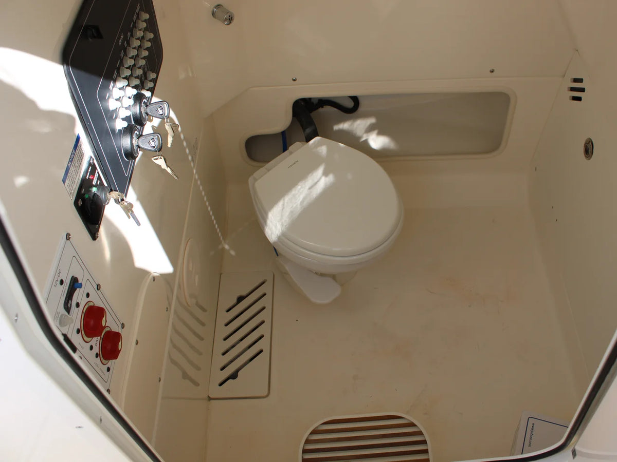 2027 Boston Whaler 250 Outrage 25.0 feet, Seabrook, TX #19