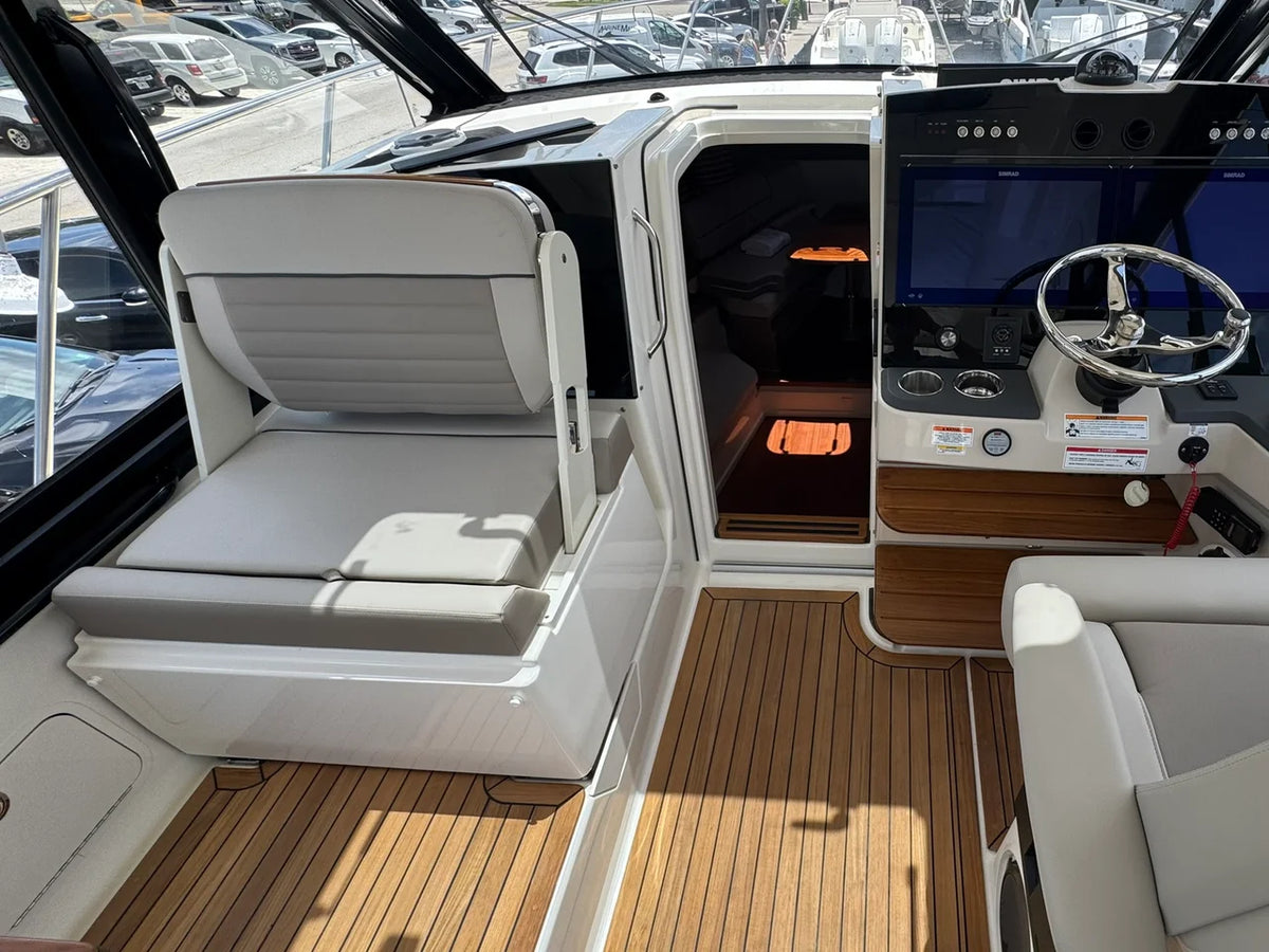 2025 Boston Whaler 365 Conquest 36.0 feet, Naples, Florida #28