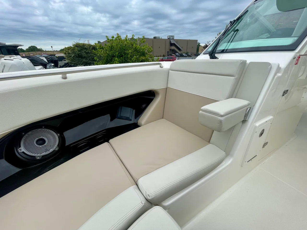 2027 Boston Whaler 280 Vantage 27.0 feet, Danvers, Massachusetts #32