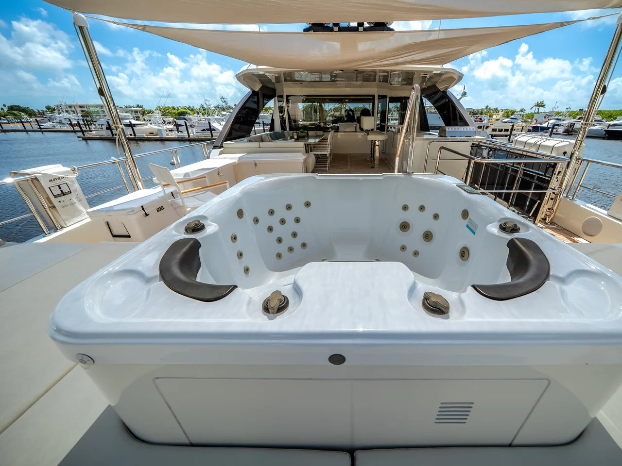 2023 Ocean Alexander 27R 88.0 feet, Ocean Reef, FL #106
