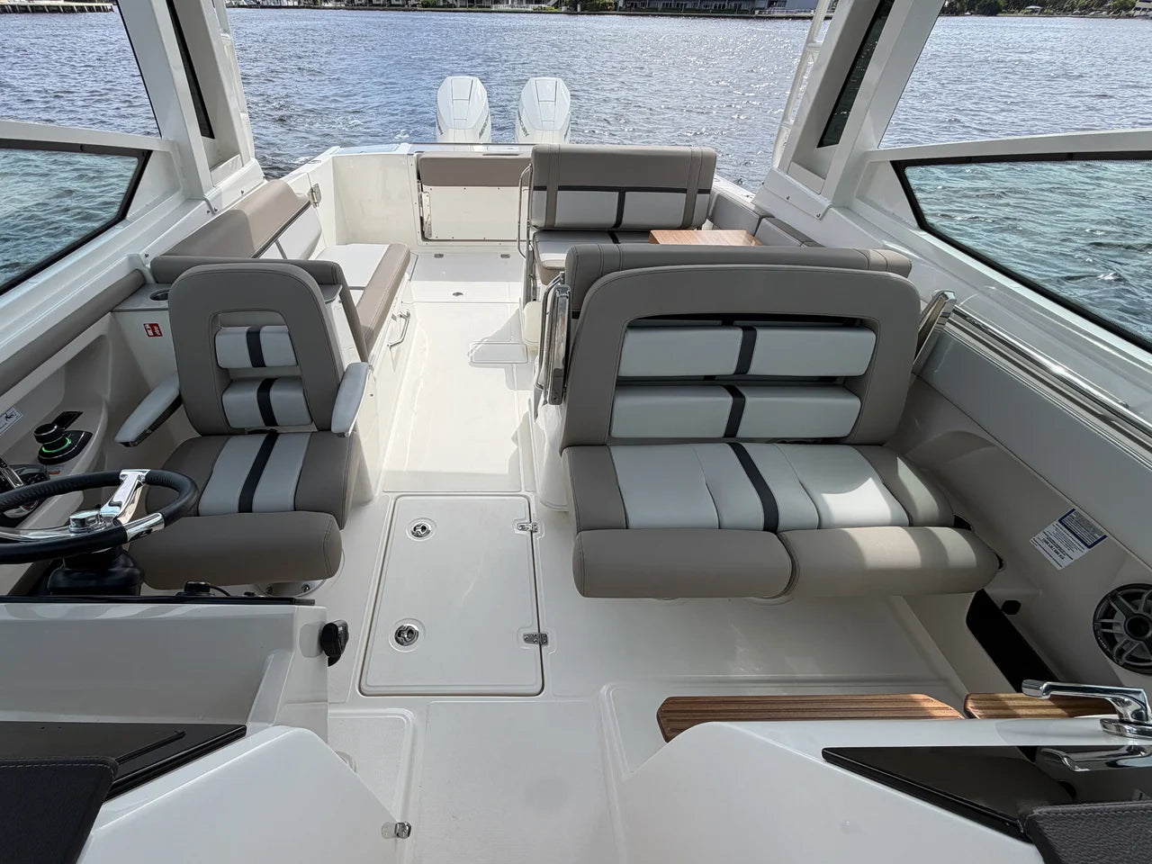 2027 Boston Whaler 330 Vantage 33.0 feet, Pompano Beach, Florida #42