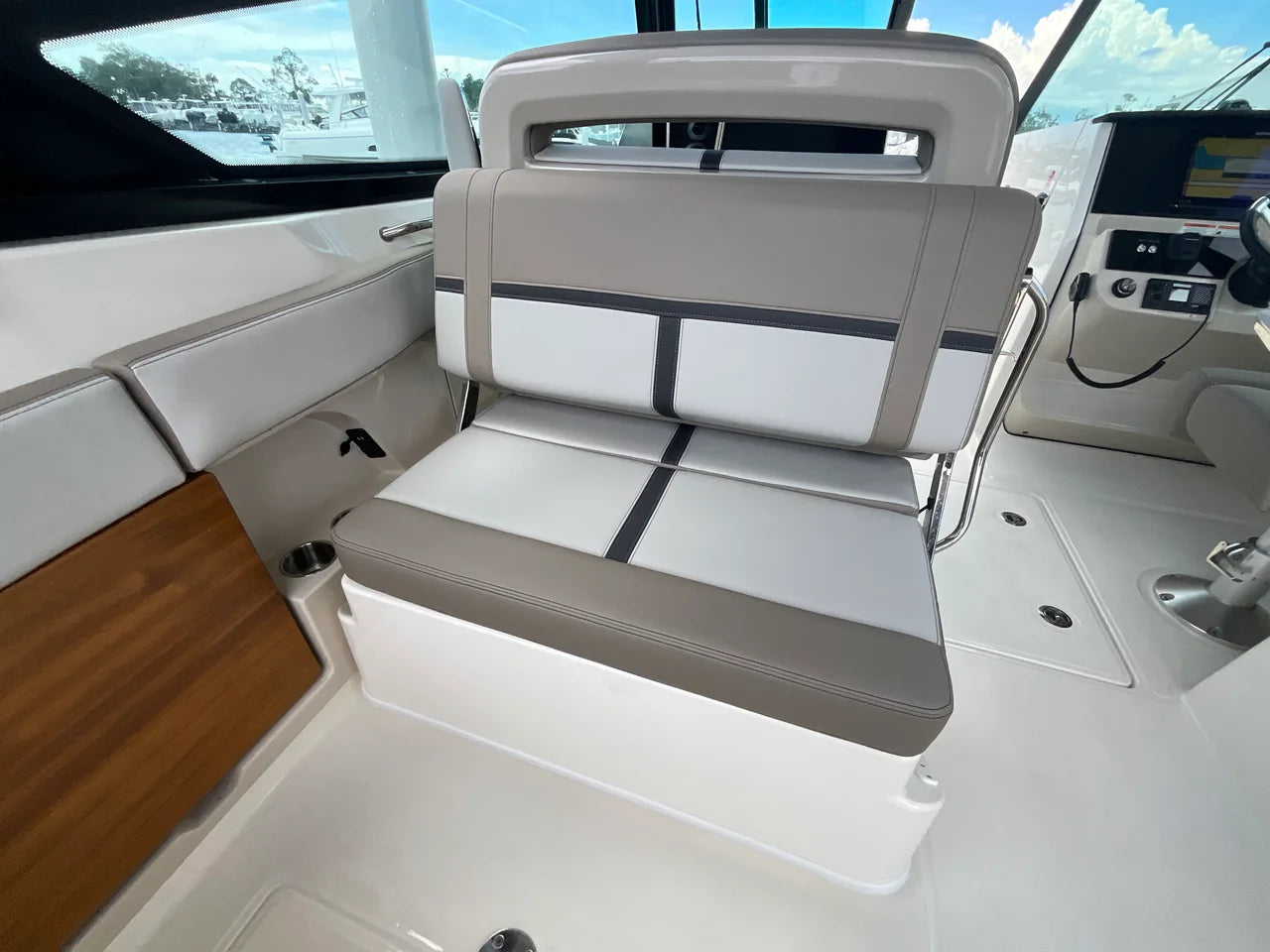 2026 Boston Whaler 330 Vantage 33.0 feet, Jacksonville Beach, Florida #17