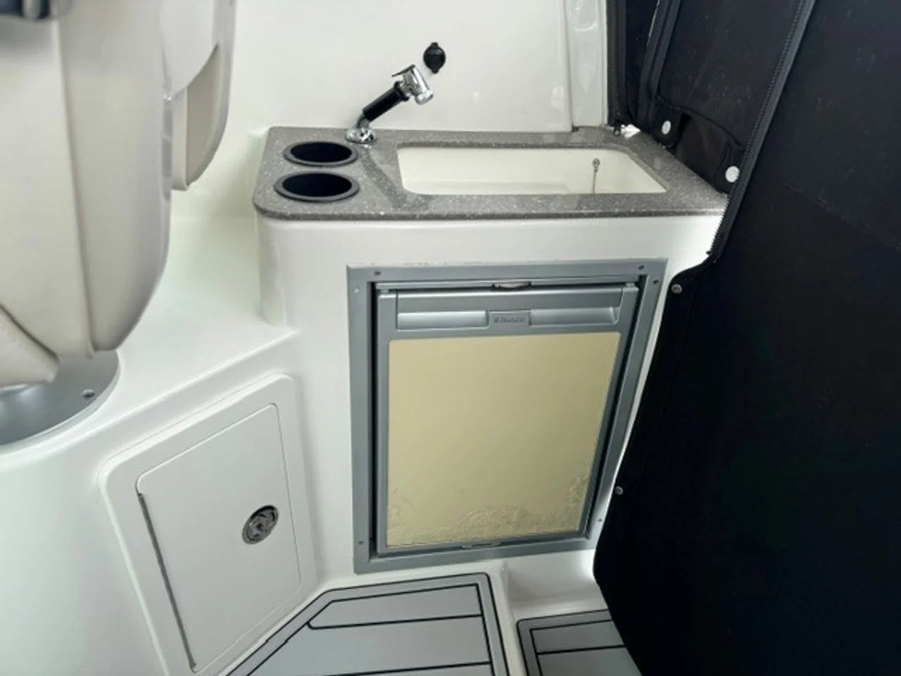 2016 Boston Whaler 315 CONQUEST 31.0 feet, Quincy, MA #16