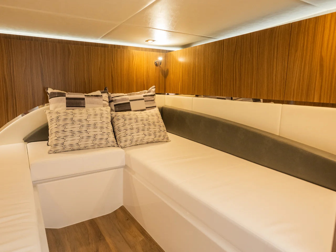2026 Cruisers Yachts 50GLS OB 50.0 feet, Grasonville, MD #77