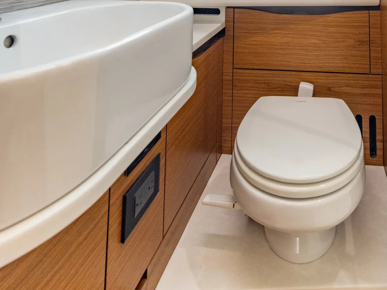 2026 Tiara Yachts 56 LS 56.0 feet, Inuvik, Northwest Territories #20