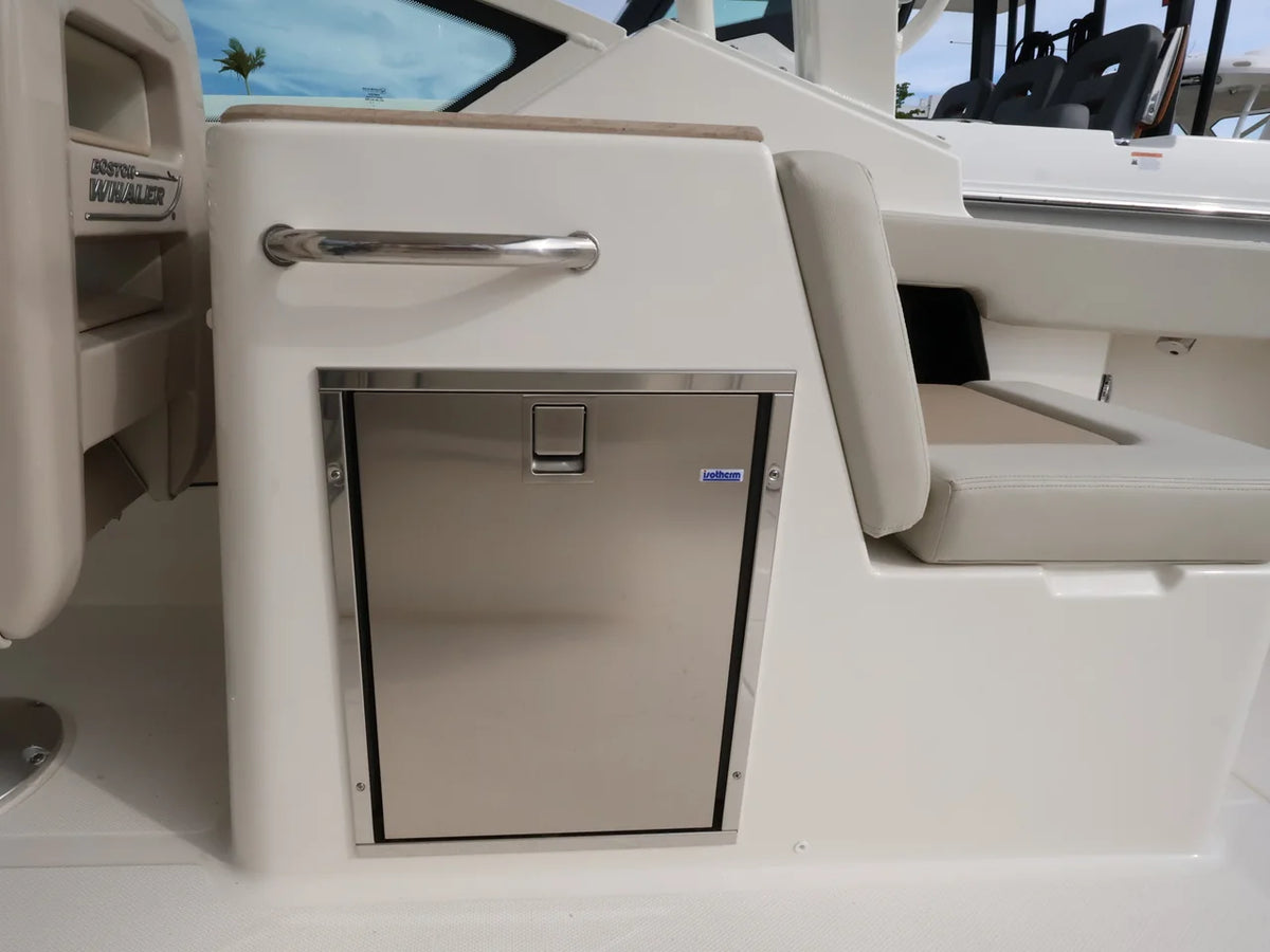 2027 Boston Whaler 280 Vantage 27.0 feet, Naples, Florida #17