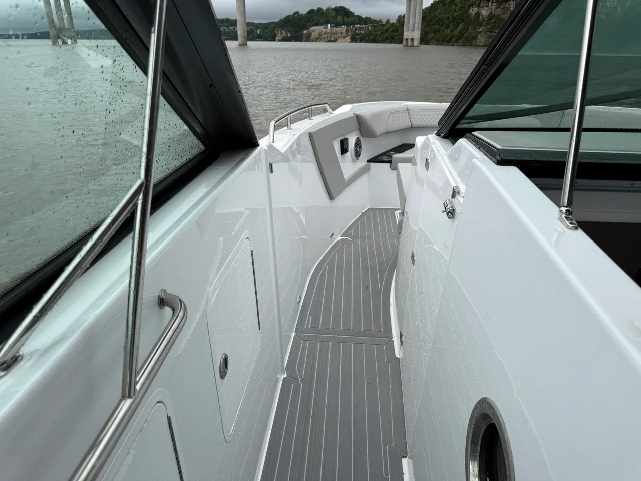 2026 Cruisers Yachts 34 GLS Outboard 34.0 feet, Lake Ozark, MO #18