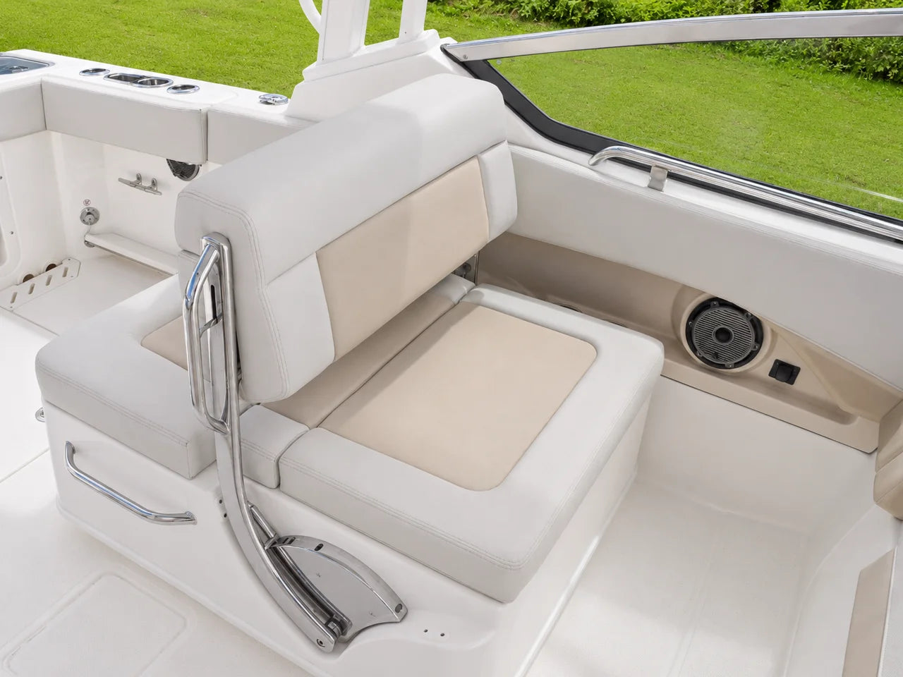 2026 Boston Whaler 240 Vantage 24.0 feet, Thunderbolt, GA #12