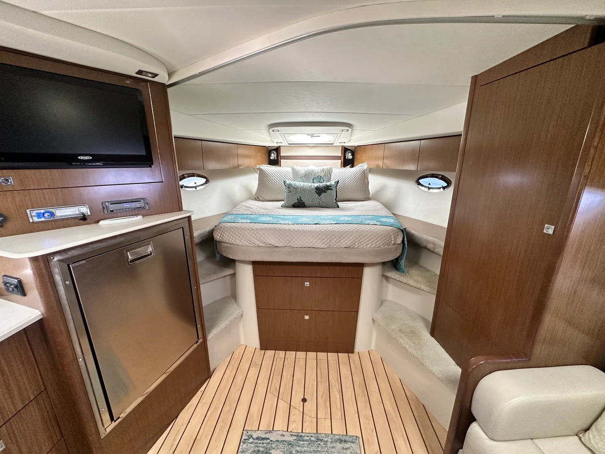 2014 Cruisers Yachts 380 EXPRESS 38.0 feet, Danvers, Massachusetts #24