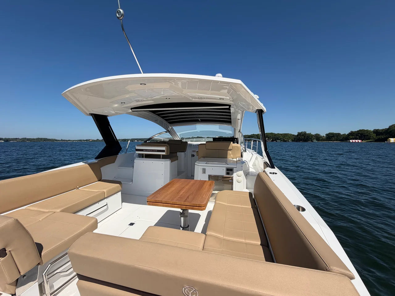 2015 Cruisers Yachts 390 EXPRESS COUPE 39.0 feet, Excelsior, Minnesota #41
