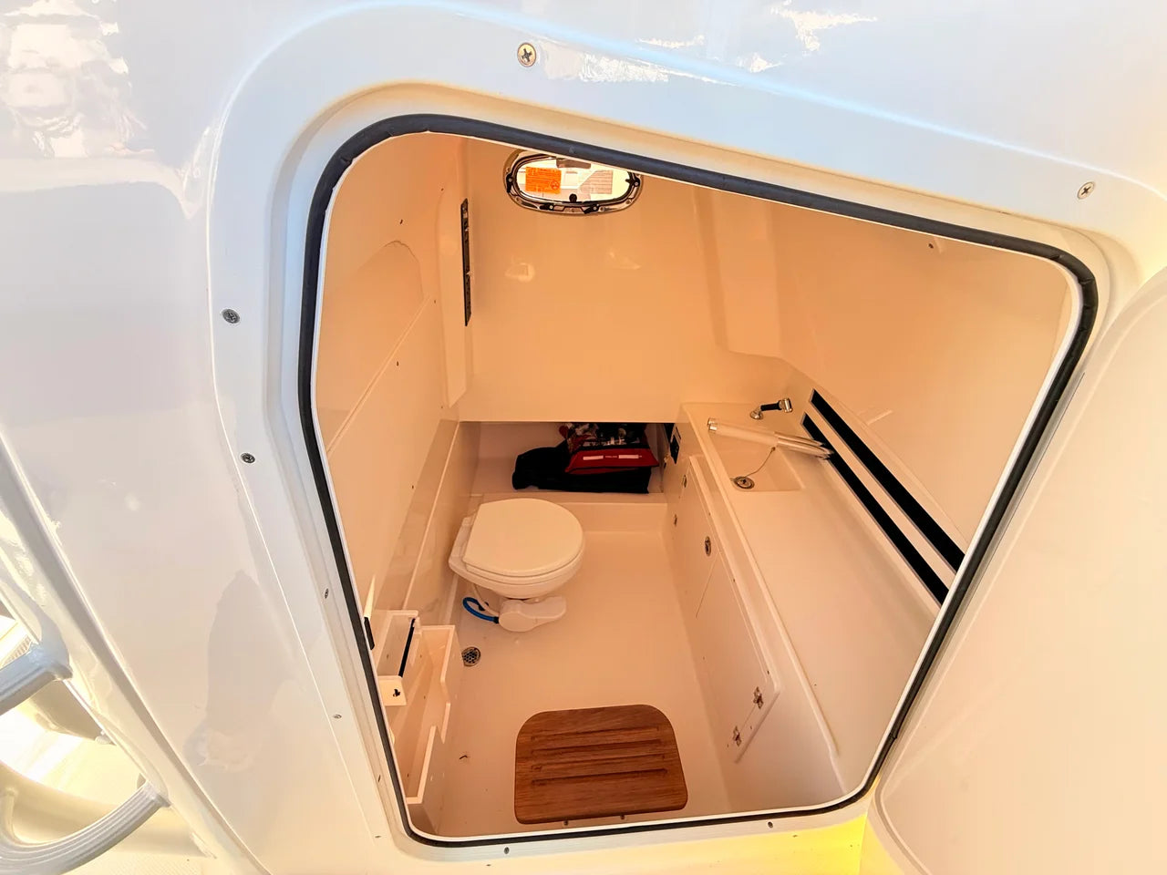 2026 Boston Whaler 330 Outrage 33.0 feet, St Petersburg, FL #38