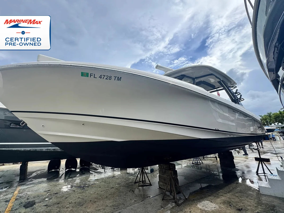 2023 Boston Whaler 350 Realm 35.0 feet, Pompano Beach, Florida #1