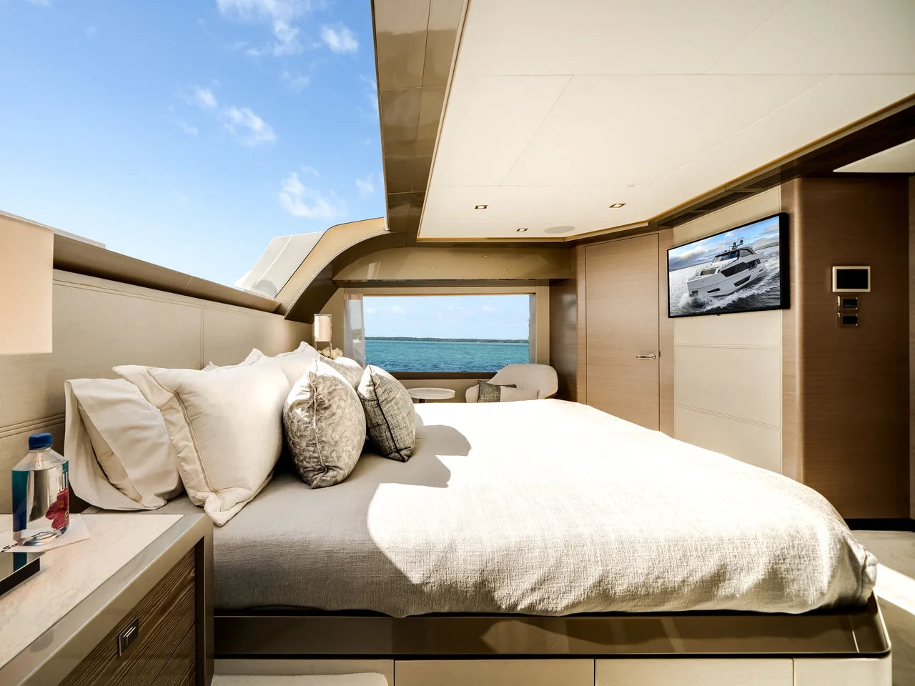 2023 Ocean Alexander 27R 88.0 feet, Ocean Reef, FL #67
