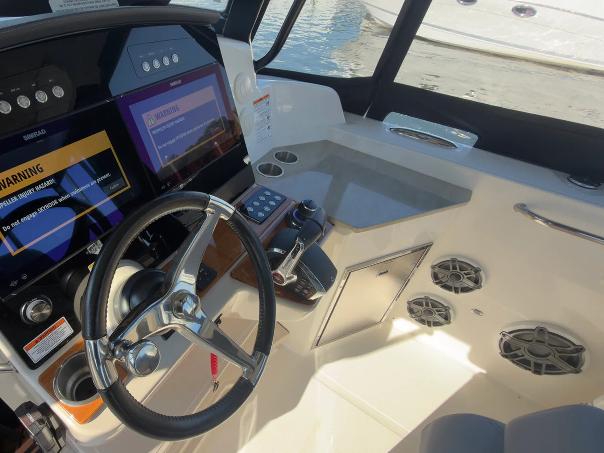 2025 Boston Whaler 350 REALM 35.0 feet, Greenwich, CT #20