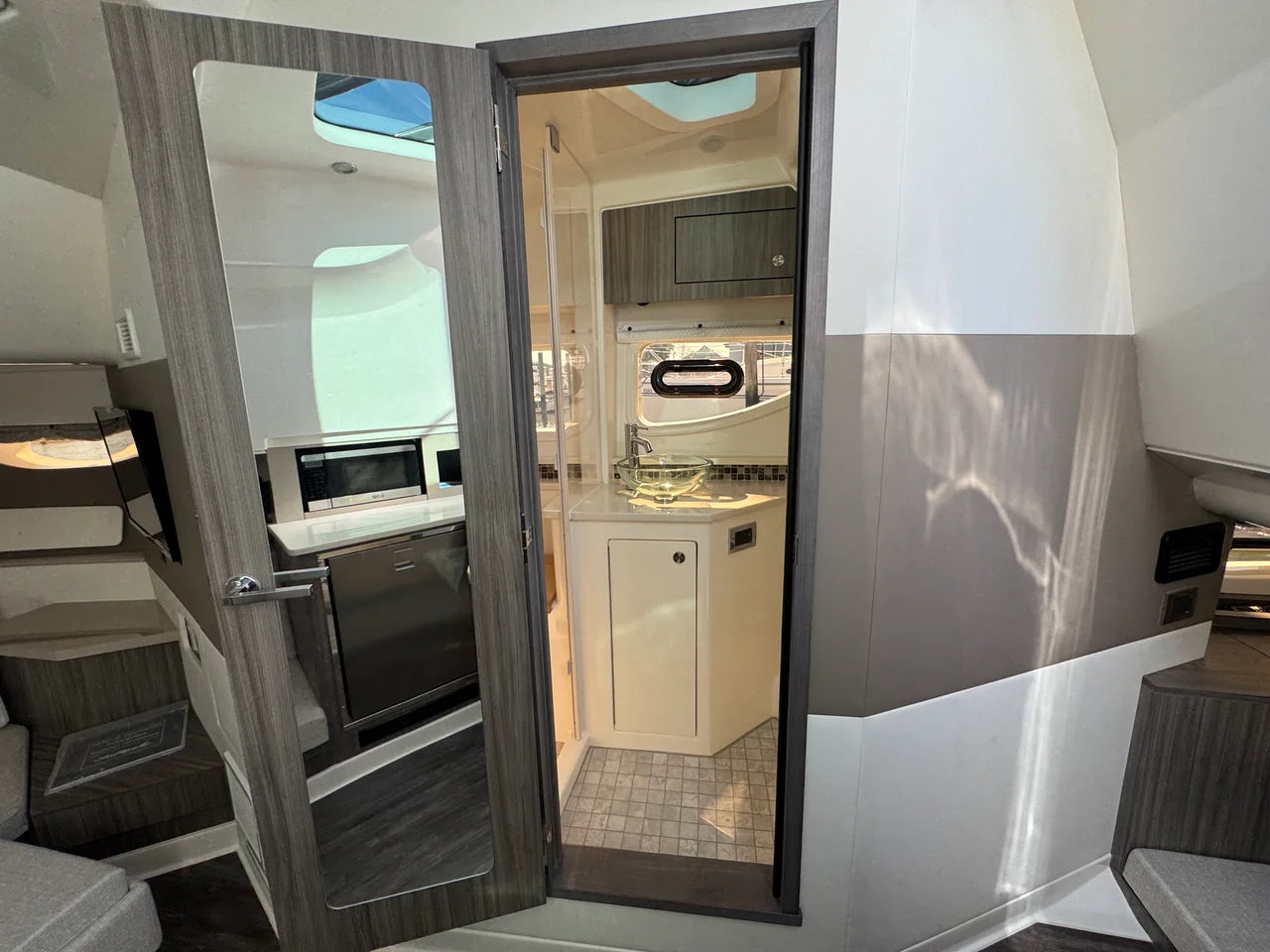 2025 Sea Ray 370 SUNDANCER OB 39.0 feet, Clearwater, Florida #34