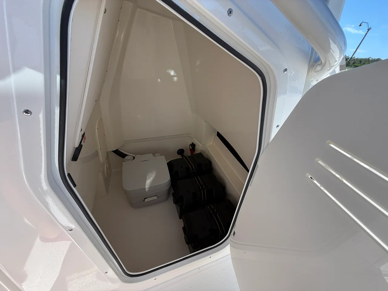 2027 Boston Whaler 250 Dauntless 25.0 feet, Venice, Florida #14