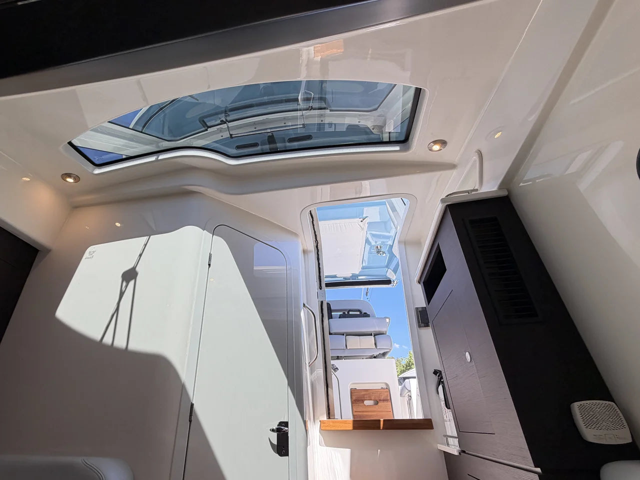 2024 Boston Whaler 350 REALM 35.0 feet, Pompano Beach, Florida #84