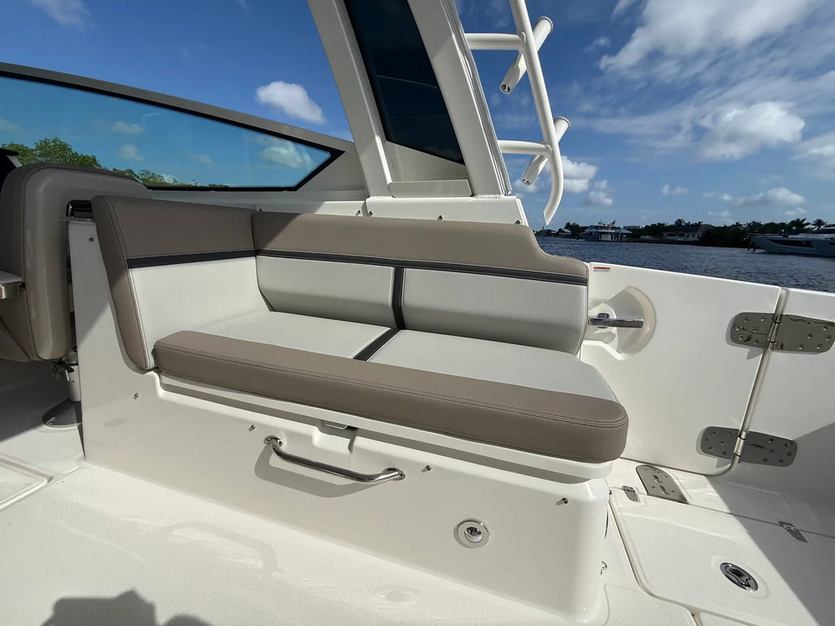 2027 Boston Whaler 330 Vantage 33.0 feet, Fort Myers, FL #14