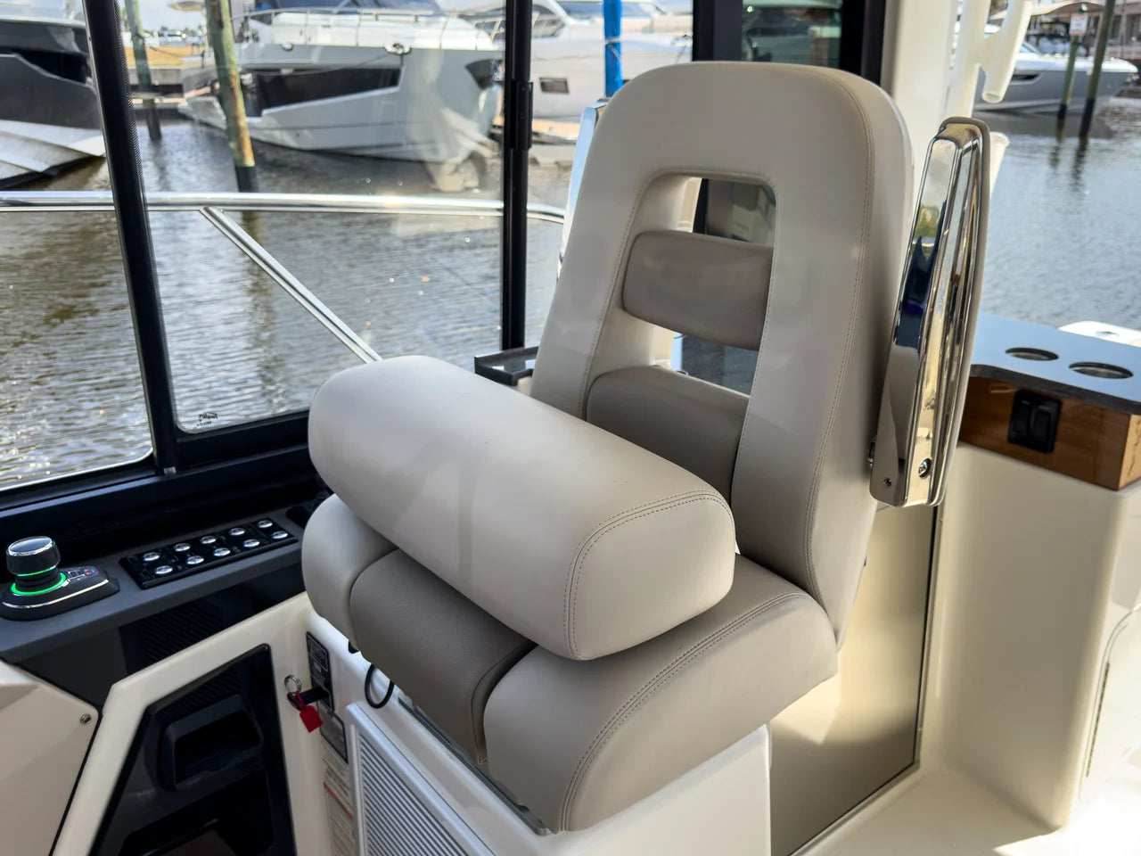 2026 Boston Whaler 365 Conquest 36.0 feet, Fort Myers, FL #18