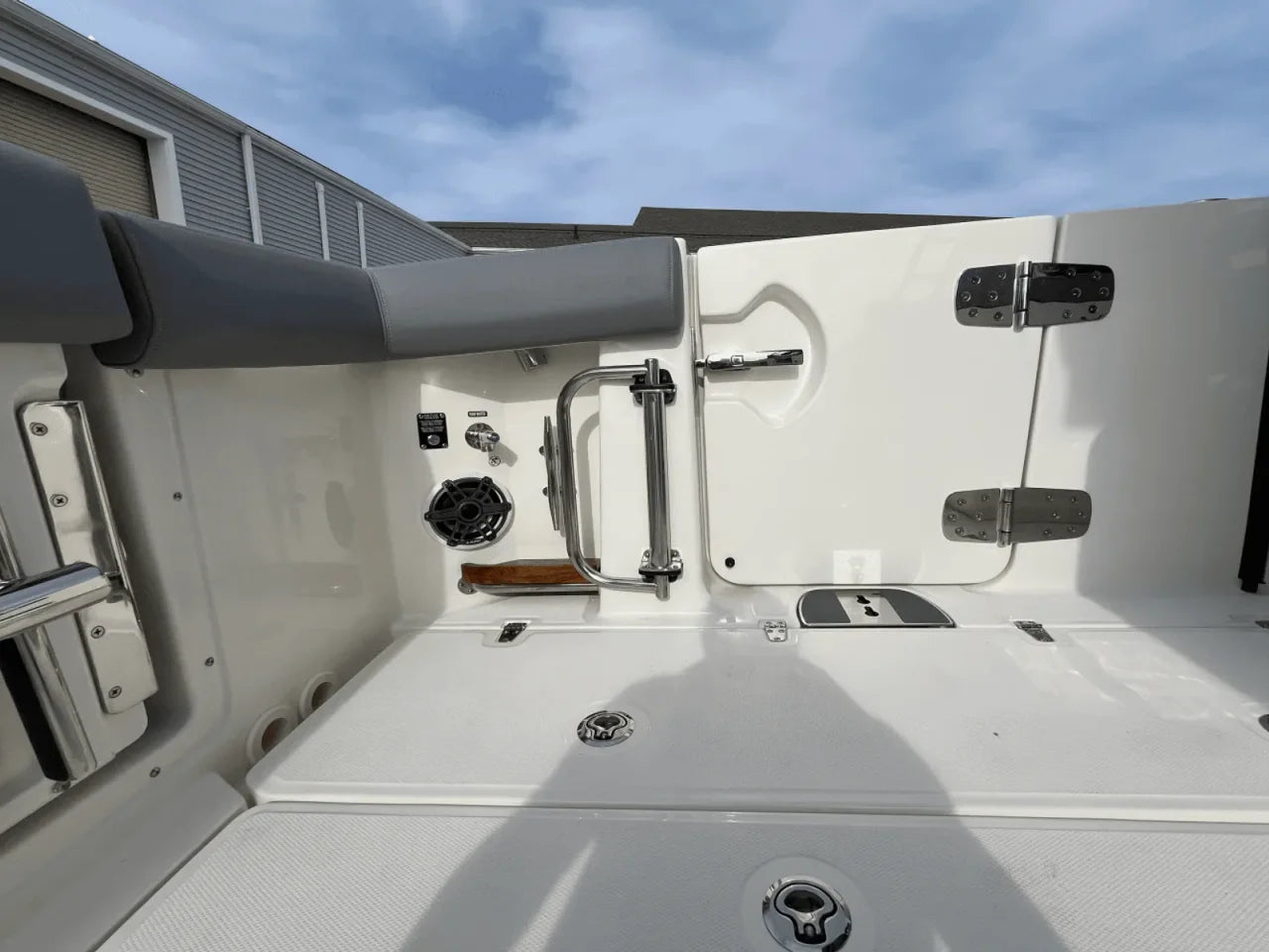 2025 Boston Whaler 350 REALM 35.0 feet, Quincy, MA #11