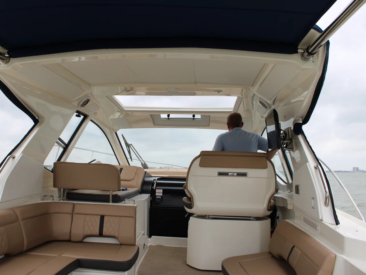 2018 Sea Ray 350 SUNDANCER 35.0 feet, Seabrook, TX #47