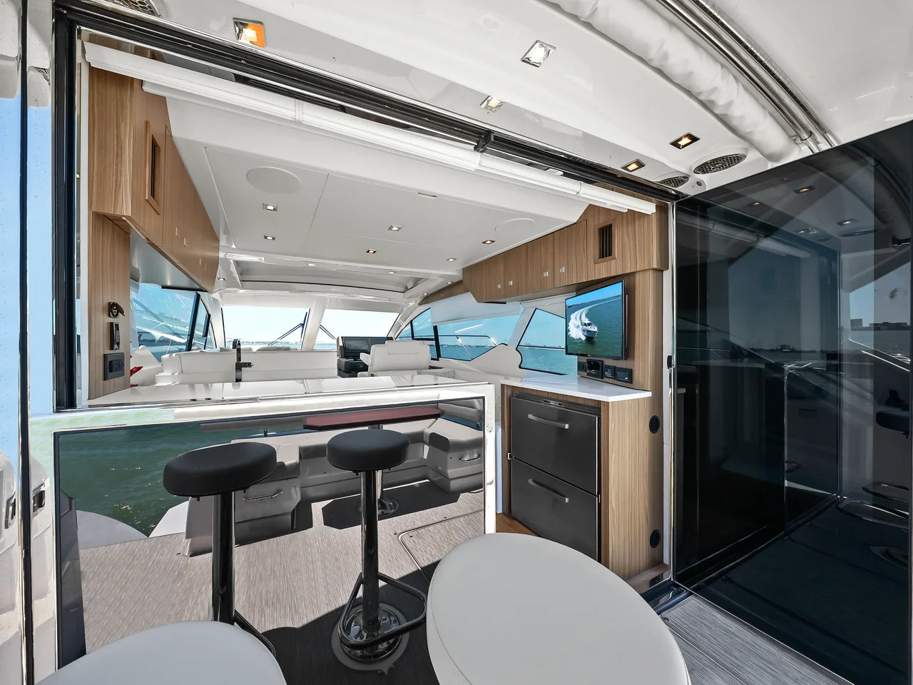 2025 Cruisers Yachts 50 Cantius 50.0 feet, St. Petersburg, Florida #30