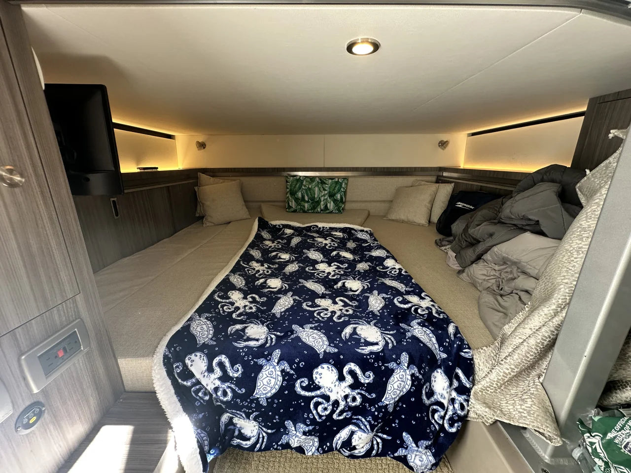 2023 Sea Ray 320 SUNDANCER OB 32.0 feet, Kittery, ME #24