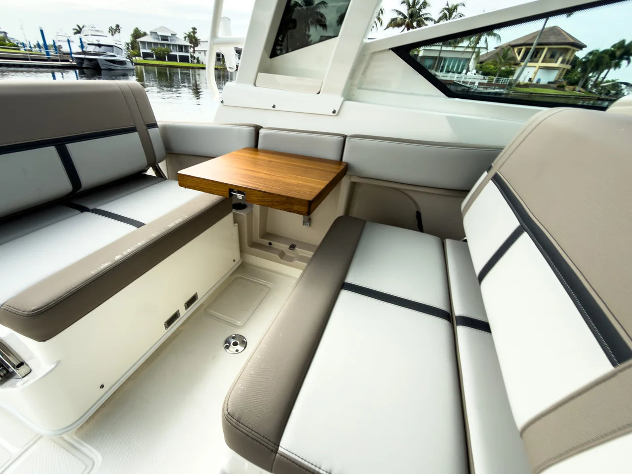 2027 Boston Whaler 330 Vantage 33.0 feet, Fort Myers, FL #12