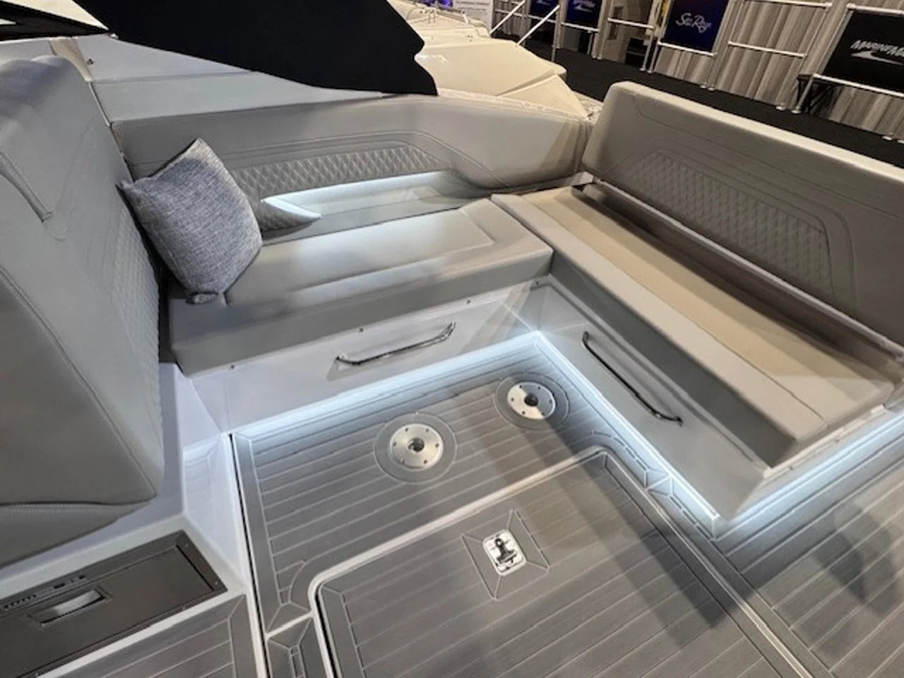 2026 Cruisers Yachts 34 GLS Outboard 34.0 feet, Lake Ozark, MO #37