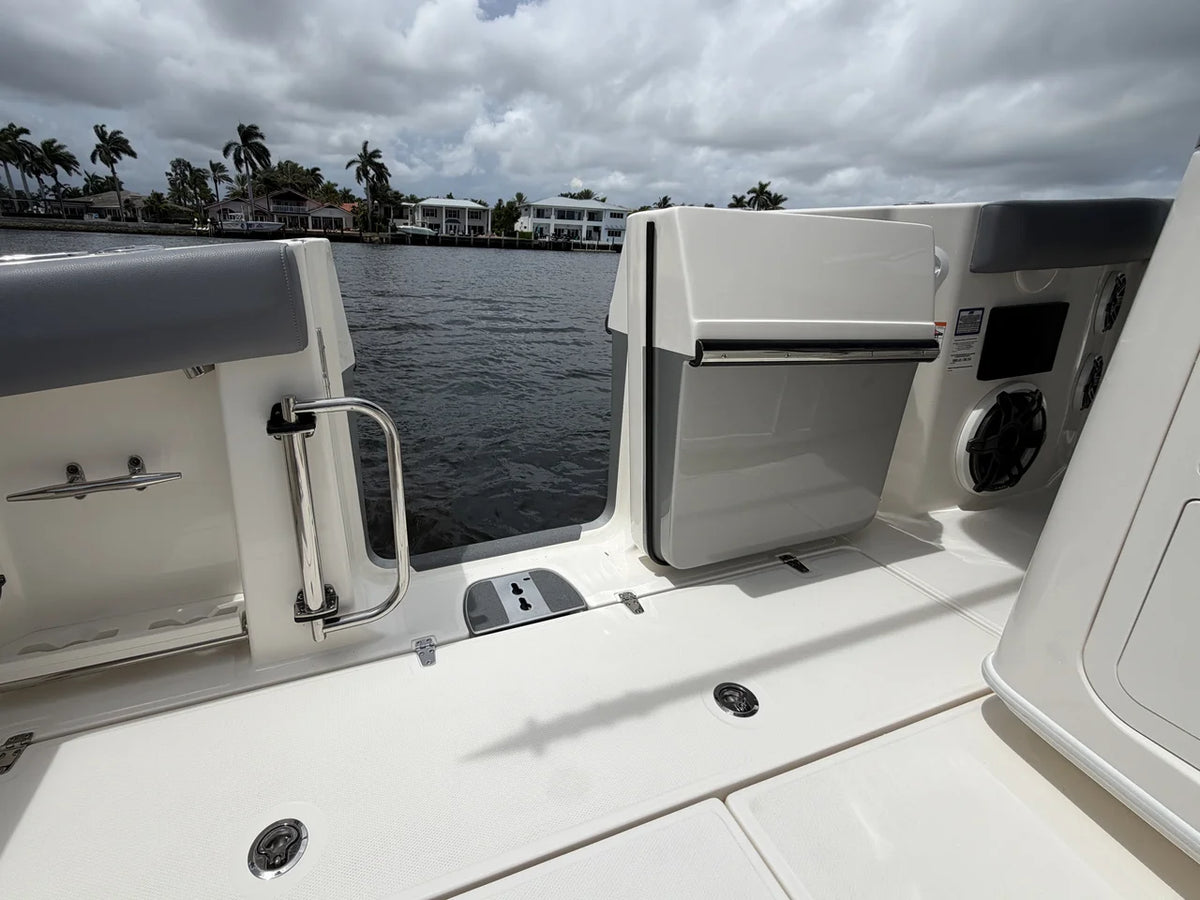 2027 Boston Whaler 380 Outrage 38.0 feet, Pompano Beach, Florida #23